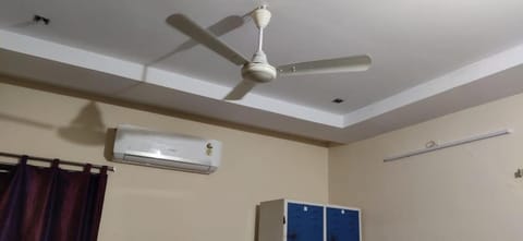 RAYUDUGARILLU MEN'S DELUXE HOSTEL Hostel in Vijayawada