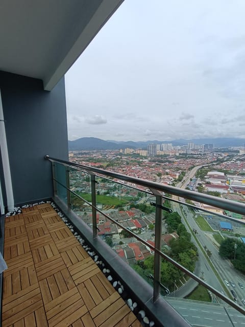 [ Big] Astronaut 8-10pax [ WiFi, TvBox] 5mins to DesaPark Apartment in Petaling Jaya