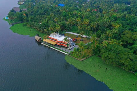 Vembanad Village Backwater Resort Resort in Alappuzha