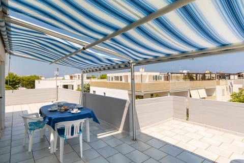 View (from property/room), Balcony/Terrace, Dining area