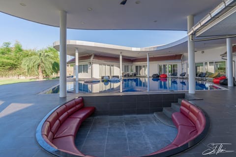 Property building, Lounge or bar, Swimming pool