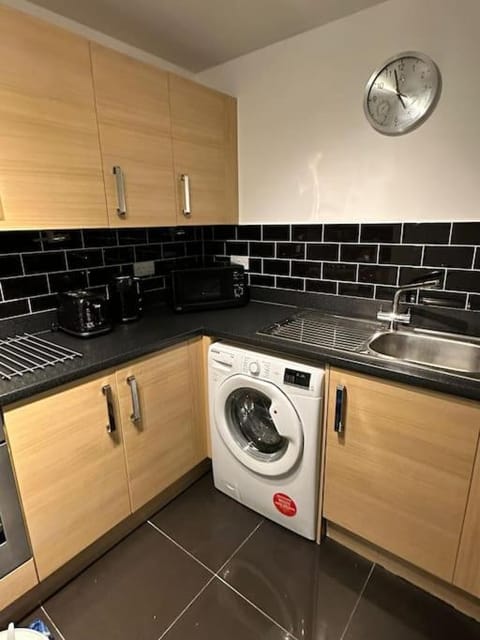 Lakeside apartment with FREE parking / M25 Apartment in Dartford