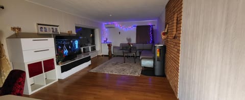 TV and multimedia, Seating area, Evening entertainment