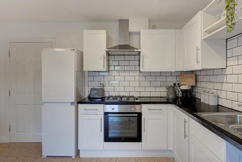 Kitchen or kitchenette, minibar, pet friendly, toaster