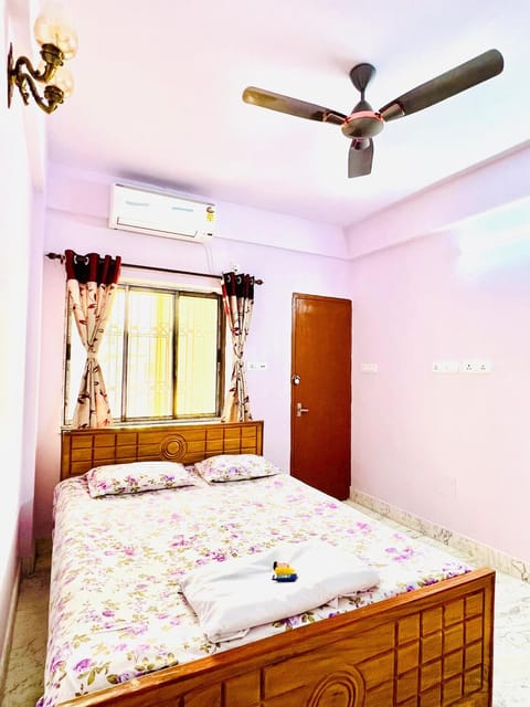 Park View Spacious Apartment with Hall , AC and Kitchen Condominio in Kolkata