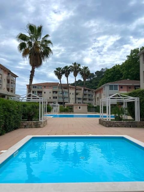 Appartement avec piscine Apartment in Cagnes-sur-Mer