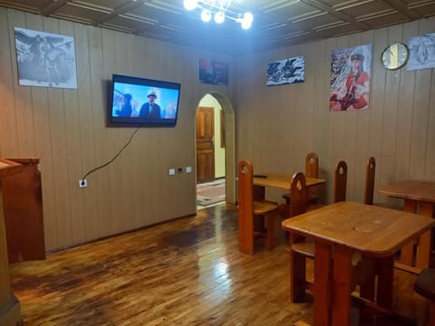 Communal lounge/ TV room, TV and multimedia, Living room, Seating area, Dining area