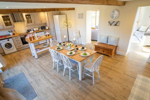 Dining area, kitchen