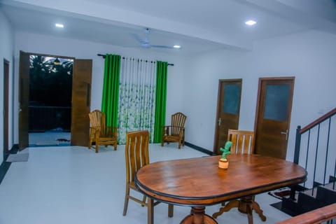 Villa Sunsea. Bed and Breakfast in Ahangama