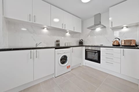 Kitchen or kitchenette, minibar, pet friendly, stove, toaster, washing machine