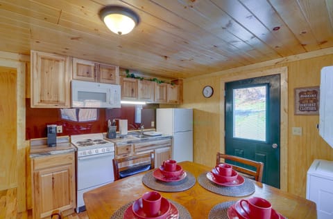 Peaceful Beattyville Cabin Near Red River Gorge! Casa in Beattyville