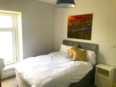 Budget Room in Mount Pleasant, shared bathroom R4 Vacation rental in Swansea