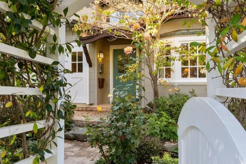 Luxury Home Next to Stanford University House in Stanford