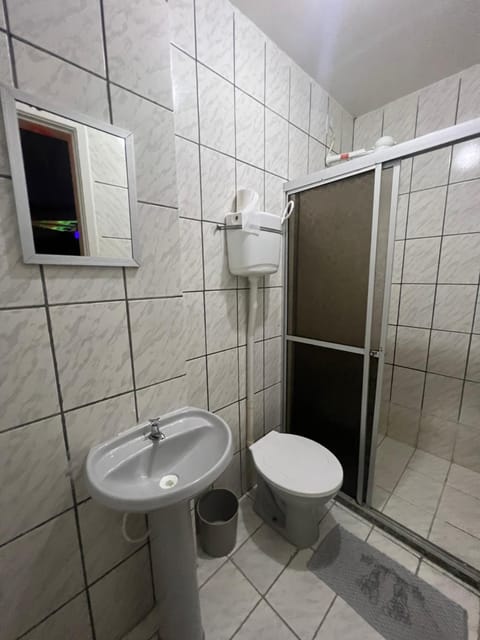 Shower, Toilet