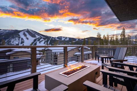 New Luxury Villa 402 Next To Resort / Hot Tub & Views / Best Price - $500 FREE Activities Daily Haus in Winter Park