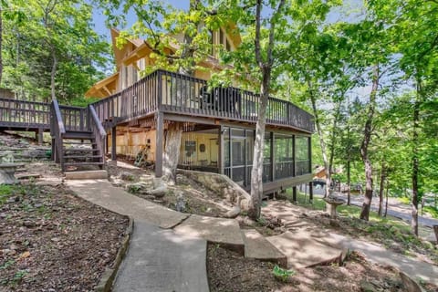 Lake Pointe Cove House in Lake of the Ozarks