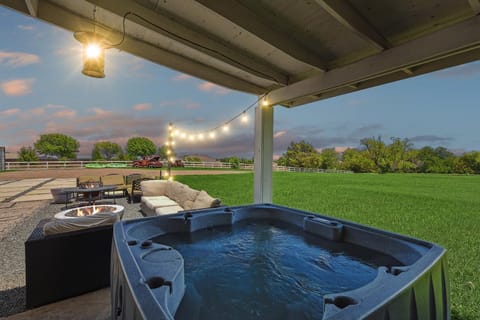 Scenic Rustic Farmhouse - Patio Gameroom Firepit House in Garland