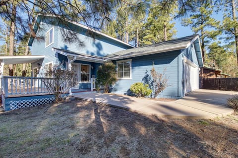 Spacious Home with Deck 7 Mi to Woodland Lake Park House in Pinetop-Lakeside
