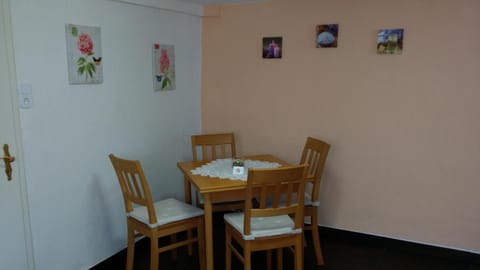 Photo of the whole room, Seating area, Dining area