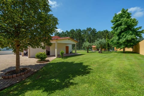 Property building, Day, Natural landscape, Garden, Garden view