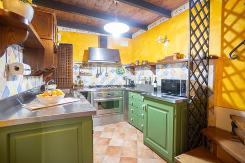 Kitchen or kitchenette, dishwasher