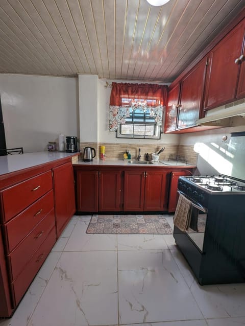 Kitchen or kitchenette, pet friendly, stove