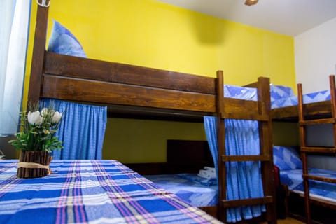 Bedroom, bunk bed