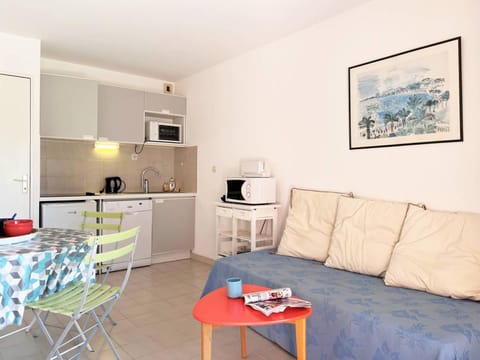 Appartement 2 pièces cabine avec terrasse, proche plage et commerces, parking privé, au Lavandou - FR-1-251-538 Apartment in Le Lavandou