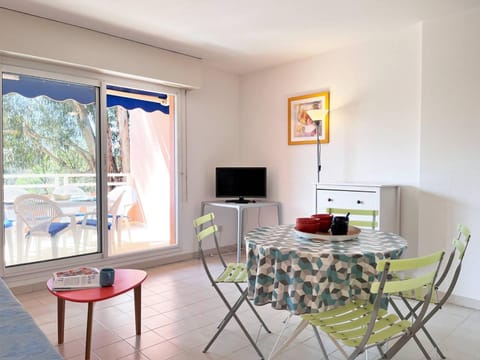 Appartement 2 pièces cabine avec terrasse, proche plage et commerces, parking privé, au Lavandou - FR-1-251-538 Apartment in Le Lavandou