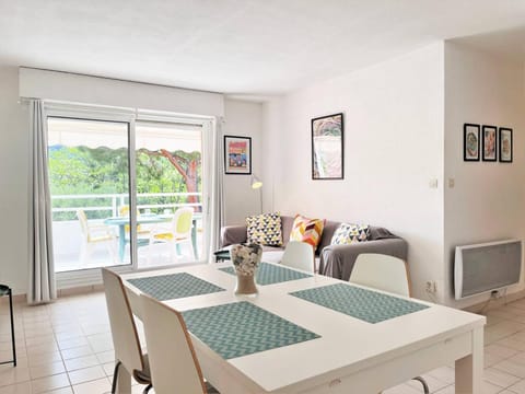 Appartement en bord de mer avec terrasse, 3 pièces, 4 couchages, parking privé au Lavandou - FR-1-251-555 Apartment in Le Lavandou