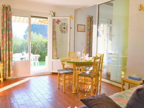 Appartement 2P avec terrasse, jardin et piscine - Le Lavandou, 4 couchages, parking inclus - FR-1-251-573 Apartment in Rayol-Canadel-sur-Mer