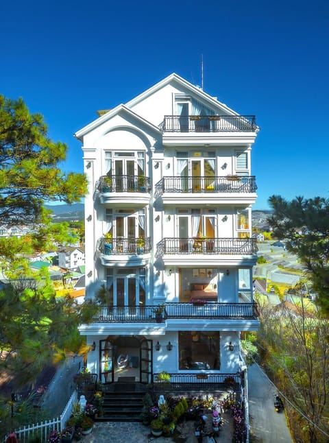 Property building, Balcony/Terrace