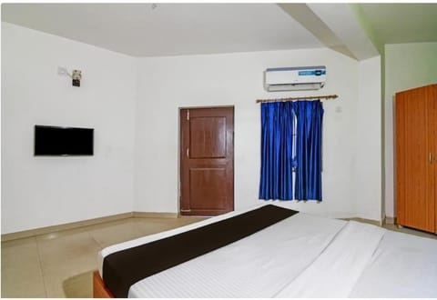 Communal lounge/ TV room, Bed, TV and multimedia, Photo of the whole room, Evening entertainment, Bedroom, wardrobe, air conditioner