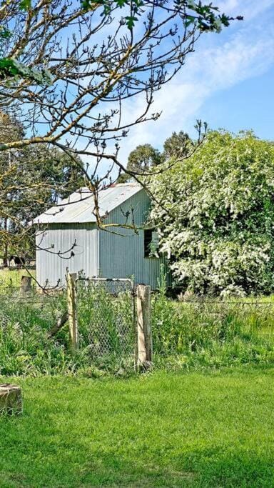 'Hawthorn Park' Farm Homestead in Macedon Ranges House in Romsey