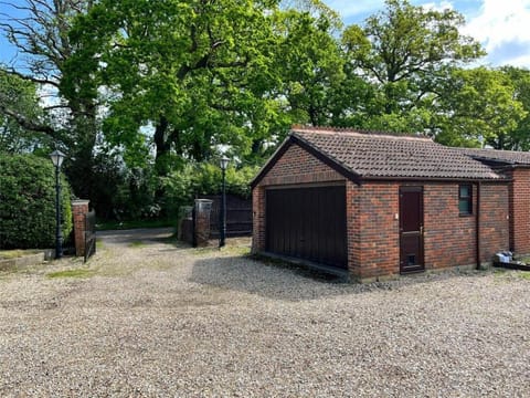 Paultons Golf Lodge House in Test Valley District