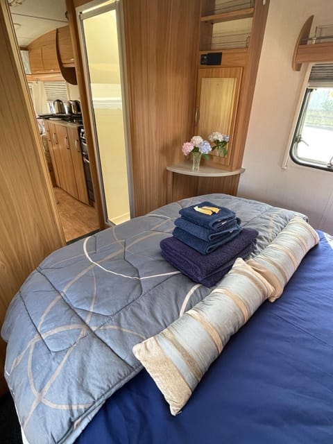 Cosy caravan fun in sunny Nelson with wifi! Campground/ 
RV Resort in Nelson