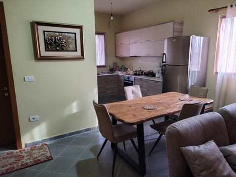 Kitchen or kitchenette, Dining area, oven, pet friendly