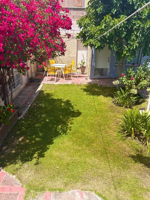 Amplia casa con jardín, churrasquera y cochera House in Godoy Cruz