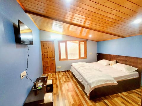 Bed, TV and multimedia, Coffee/tea facilities, Balcony/Terrace, Bedroom, Mountain view