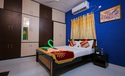 S V IDEAL HOMESTAY -2BHK SERVICE APARTMENTS-AC Bedrooms, Premium Amities, Near to Airport Alquiler vacacional in Tirupati
