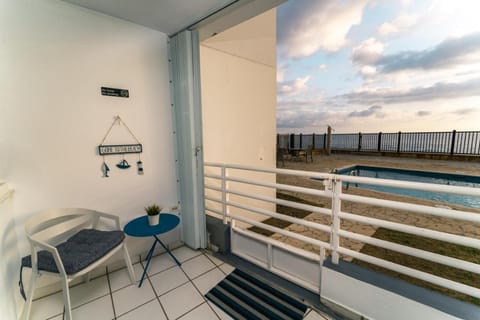 Costa Corcega 1F- Puerta del Sol Beachfront Escape Eigentumswohnung in Stella