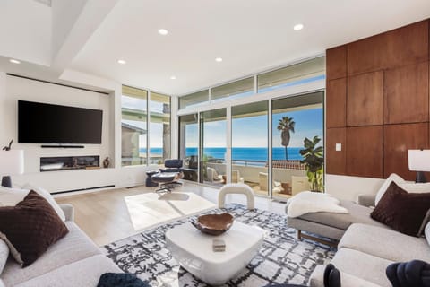 Communal lounge/ TV room, TV and multimedia, View (from property/room), Living room, Beach, Beach, Aqua park, Sea view
