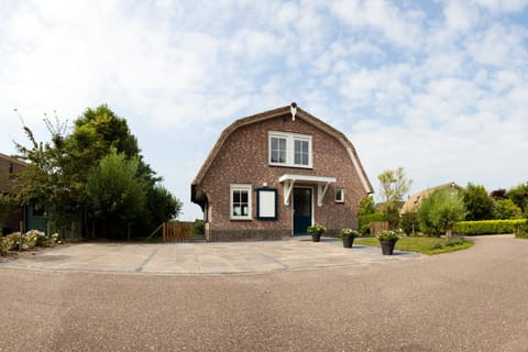 Het Eerste Huisje vacation home Haus in Noordwijkerhout