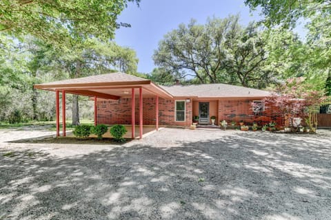 Riverside country retreat with easy access to all that Houston has to offer House in Brazoria County