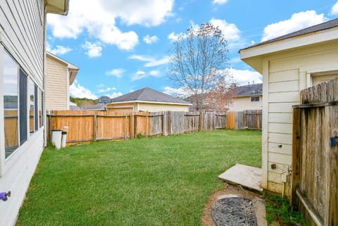 Property building, Spring, Day, Garden, Garden view