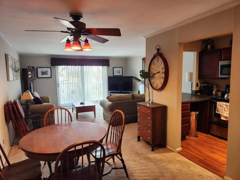 Beautiful Apt, Woffice Area 2br, Long Term Condo in Cheltenham Township