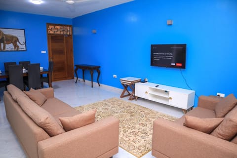 Communal lounge/ TV room, TV and multimedia, Living room, Seating area, Evening entertainment