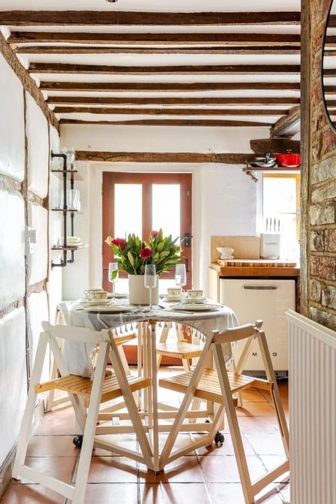 Beautiful 17th Century Cottage House in Wycombe District