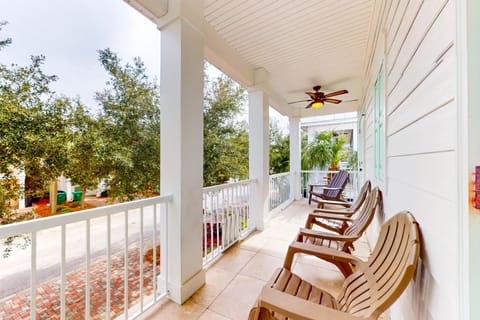 Villages of Crystal Beach: Vitamin Sea House in Destin