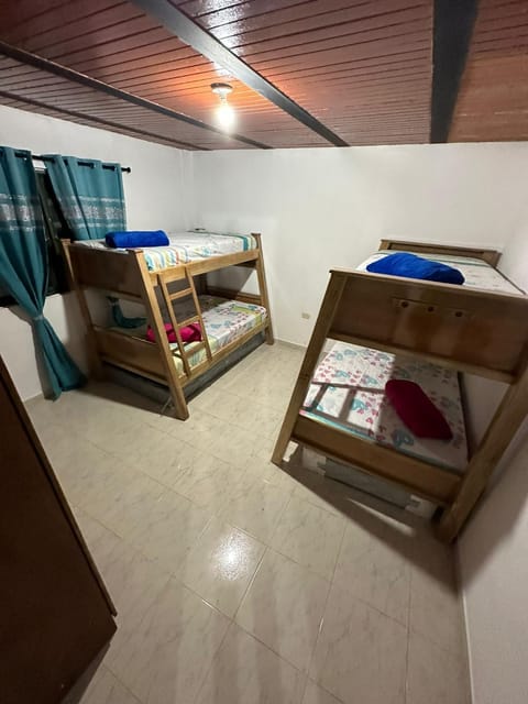 Bedroom, bunk bed